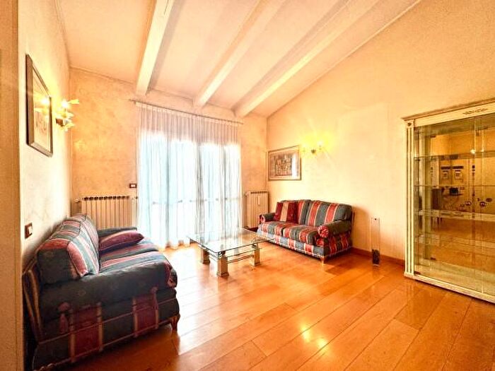 Appartamento trilocale in vendita in Via Riviera del Brenta, Fiesso DArtico