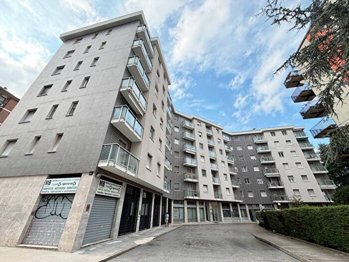 Appartamento bilocale in affitto in Via Zurigo, Inganni, Milano