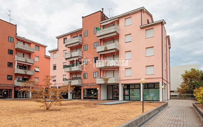 Appartamento quadrilocale in vendita in Via O Lizzadri, Parma