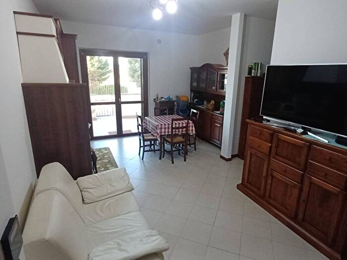 Appartamento trilocale in affitto in Via Gioele Solari, Casal Lumbroso, Roma