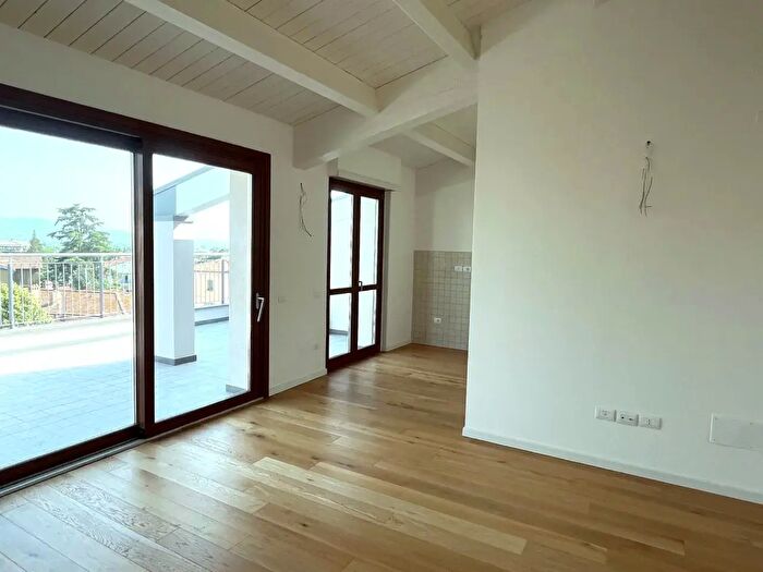 Appartamento trilocale in vendita in Via Adriatica, Perugia