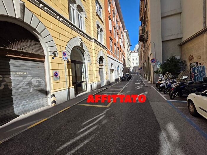 Appartamento trilocale in affitto in via Maiolica, Largo Barriera Ospedale Maggiore, Trieste