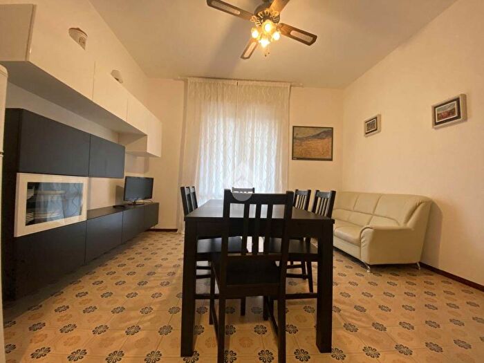 Appartamento trilocale in affitto in Via Lucania, Pinarella, Cervia