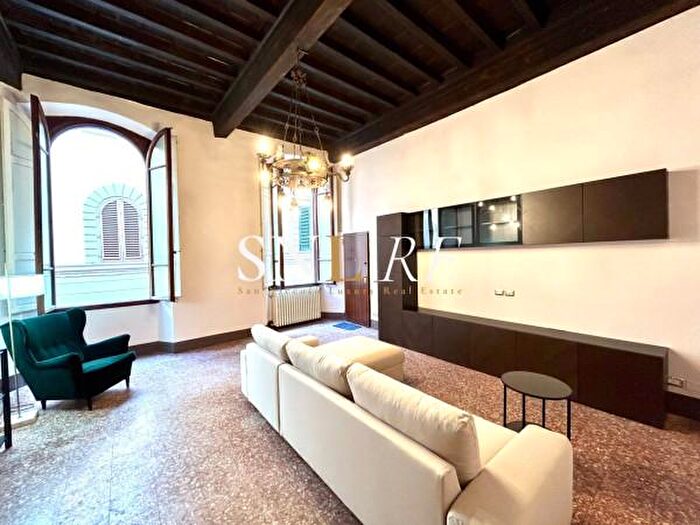 Appartamento quadrilocale in affitto in Borgo degli Albizi, Firenze