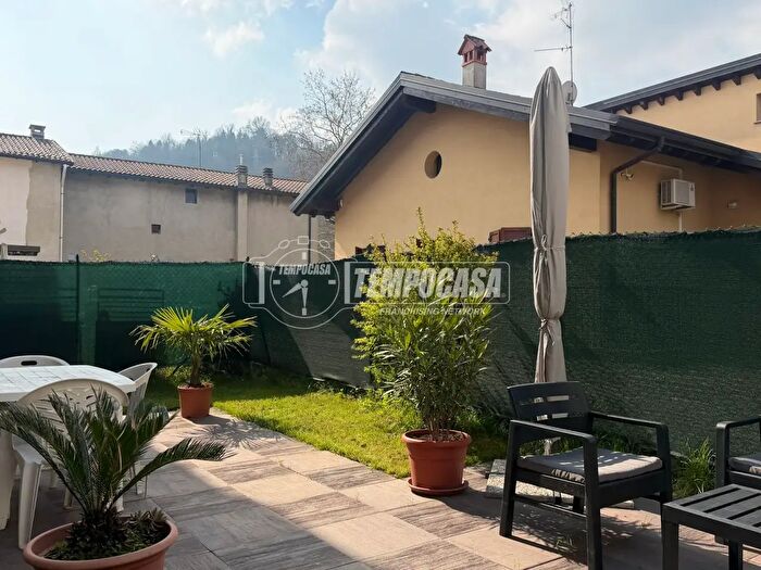 Casa con 6 locali in vendita in Via Borlengo, Olgiate Molgora
