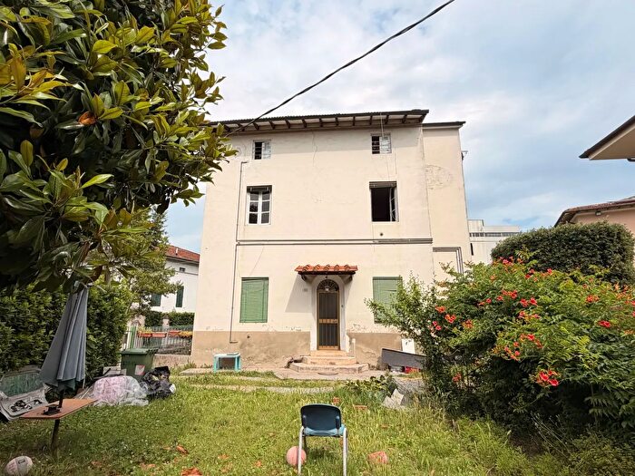 Casa con 10 locali in vendita in San Marco, Lucca
