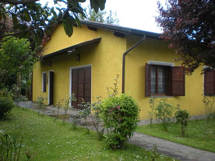 Casa quadrilocale in affitto in Pietrasanta