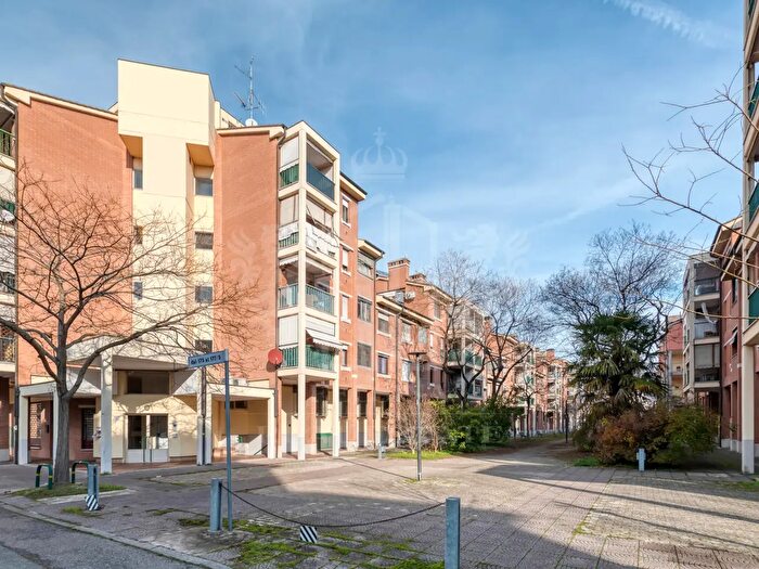 Appartamento quadrilocale in vendita in Via San Donato, Bologna