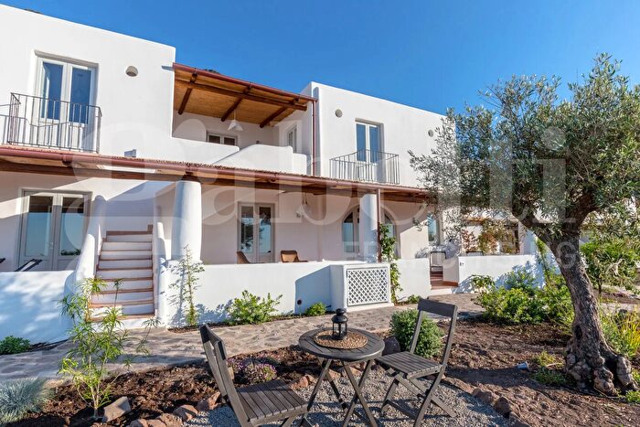 Appartamento bilocale in vendita in Via Tre Pietre Snc, Malfa