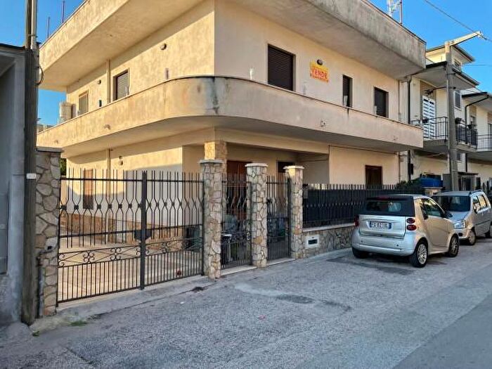 Casa con 6 locali in vendita in Mondragone