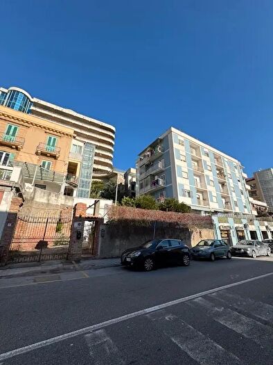 Casa con 7 locali in vendita in Viale Regina Margherita Bis, Messina