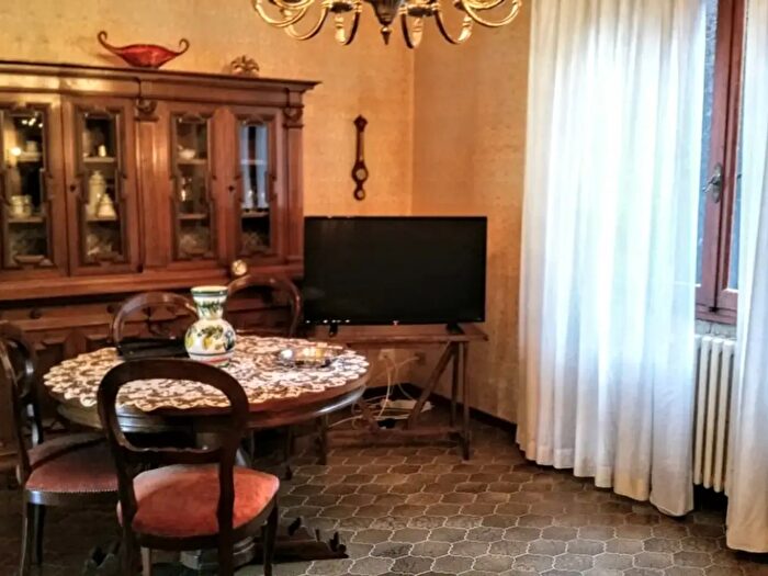 Appartamento con 5 locali in vendita in Piazza Indipendenza, Reggello