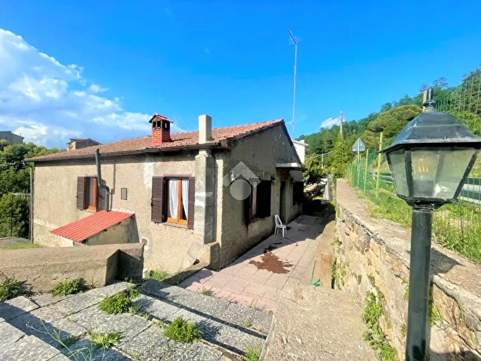 Casa quadrilocale in vendita in Via dell'Eschio, Valentano