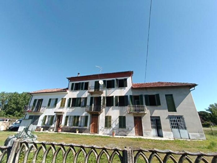 Casa con 6 locali in vendita in Frazione Boidi, Calamandrana