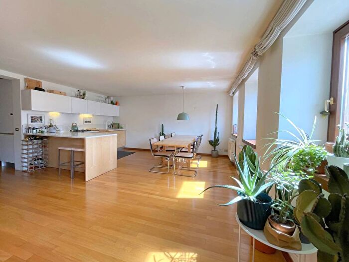 Appartamento trilocale in affitto in Piazza II Risorgimento, Centro, Asiago