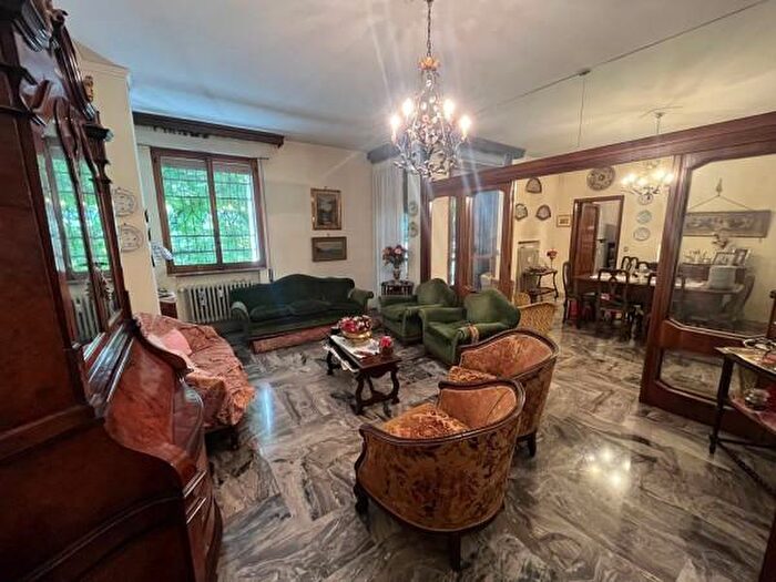 Appartamento con 6 locali in vendita in Via Monte Sabotino, Modena