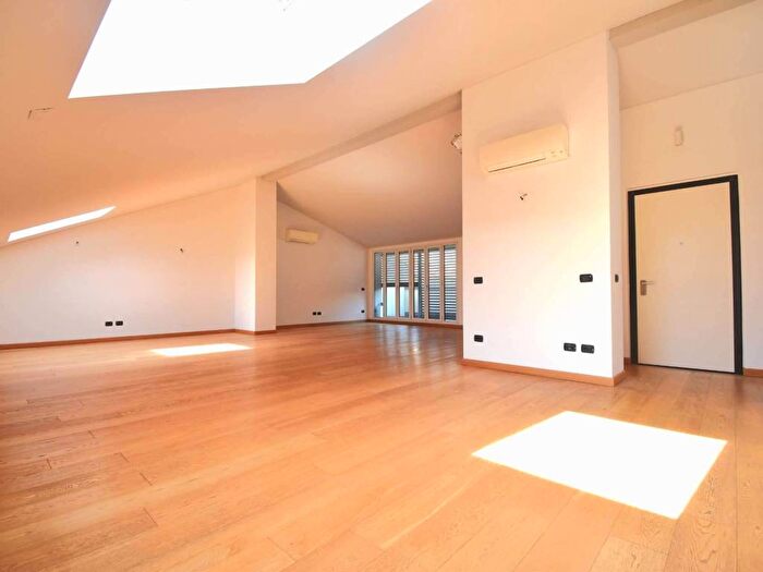 Casa con 5 locali in affitto in via Uberti, Indipendenza, Milano