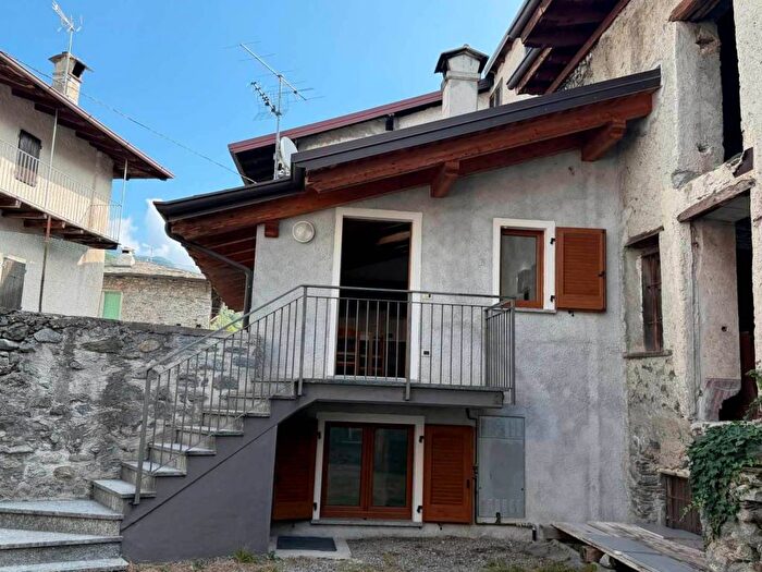 Casa quadrilocale in vendita in Via Giuseppe Garibaldi, Dazio