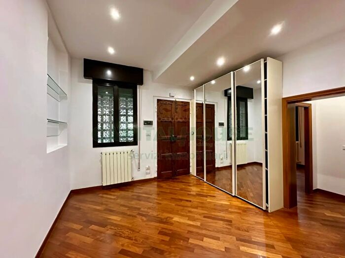 Appartamento trilocale in vendita in Via dal Lino, Bologna