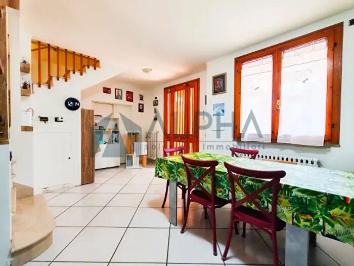 Appartamento con 6 locali in vendita in Via Tobruk, Cesena