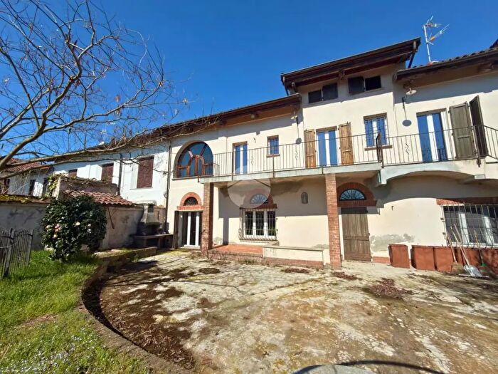 Casa con 6 locali in vendita in Regione Spassone, Pezzana