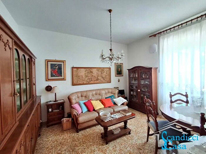 Appartamento trilocale in vendita in Via Tiziano, Scandicci