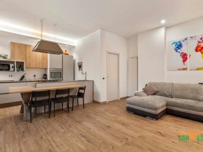 Appartamento quadrilocale in vendita in Via Giulio Centurelli, Bresso