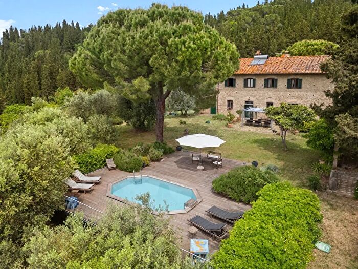 Casa con 15 locali in vendita in Montespertoli