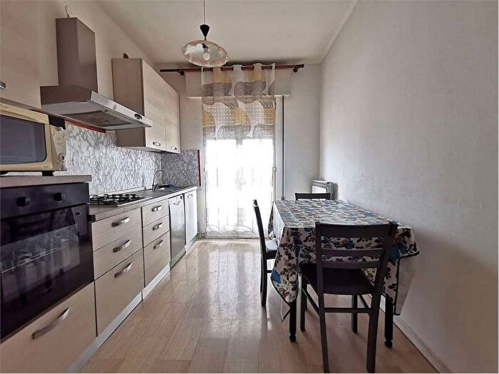 Appartamento con 6 locali in affitto in via Napoli, Mestre, Venezia