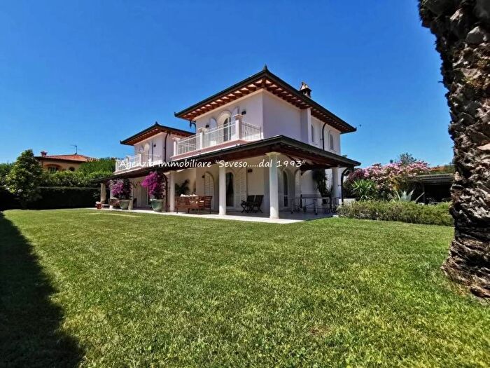 Casa con 6 locali in affitto in Via Padre Ignazio Da Carrara, Vittoria Apuana, Forte dei Marmi