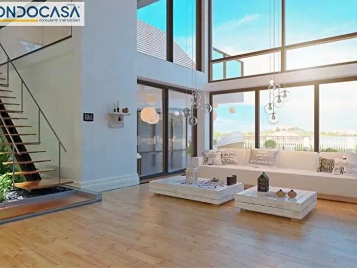 Appartamento trilocale in vendita in Via Roma, Albenga