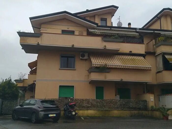 Appartamento con 7 locali in vendita in Via Paolini, Viareggio