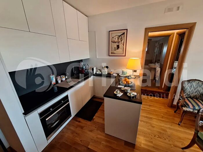 Appartamento trilocale in vendita in Via Bogliasco, Roma