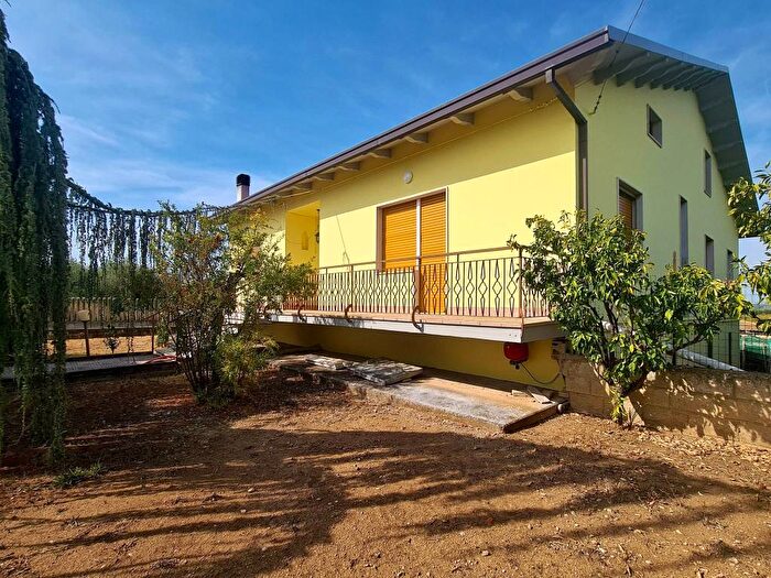 Casa con 5 locali in vendita in Via San Rocco, Giuliano Teatino
