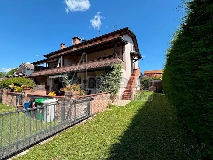 Appartamento con 6 locali in vendita in Stienta