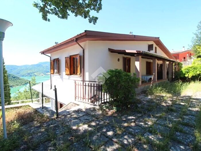 Appartamento quadrilocale in vendita in Località Valle Verde, Rocca Sinibalda