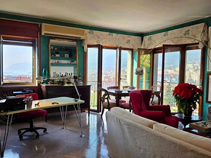 Appartamento con 7 locali in vendita in Via Panoramica, Salerno