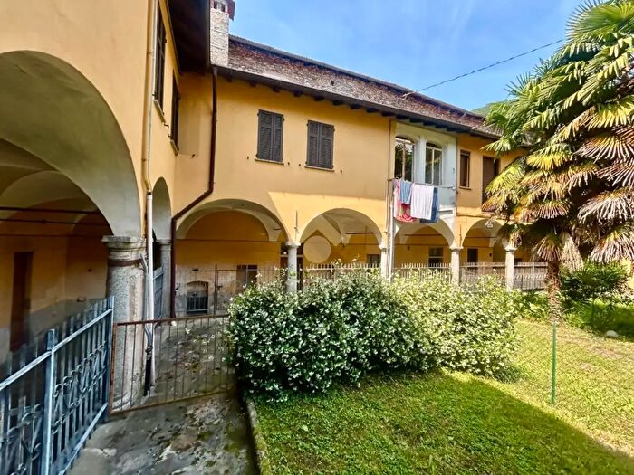 Appartamento trilocale in vendita in Via Regina, Domaso
