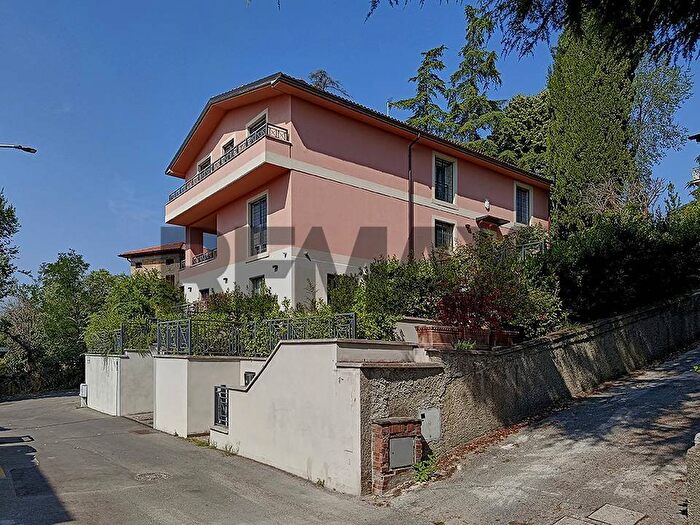 Appartamento con 6 locali in affitto in Via Della Frasca, San Ruffillo, Bologna