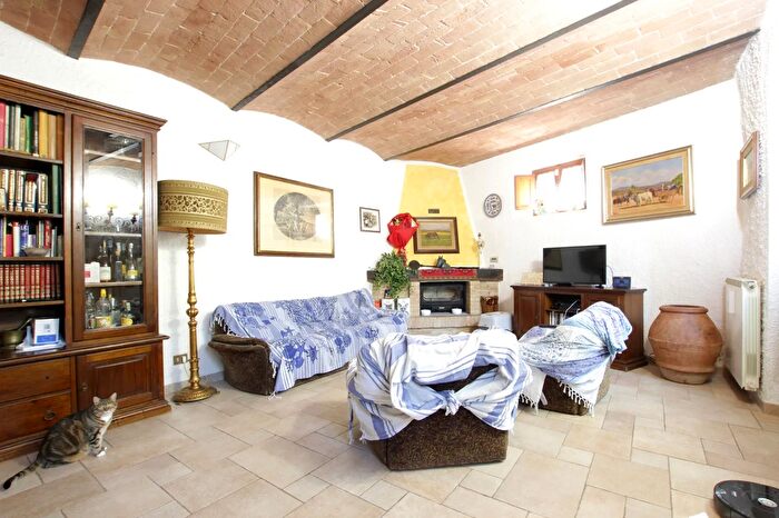 Appartamento con 5 locali in vendita in Strada di Ponte allo Spino, Sovicille