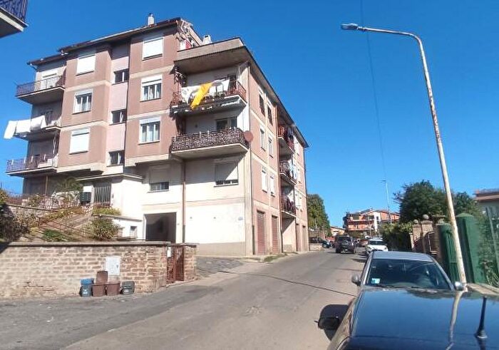 Appartamento trilocale in vendita in Via San Giovanni, Ronciglione