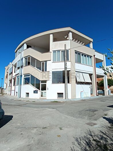 Appartamento con 10 locali in vendita in Via Zizzi, Alezio