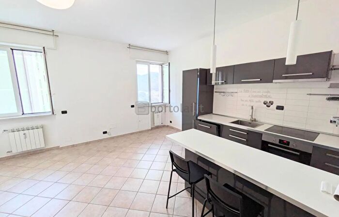 Appartamento con 5 locali in vendita in Via delle Ginestre, Genova