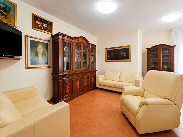 Appartamento con 7 locali in vendita in Via Bezzecca, Catanzaro