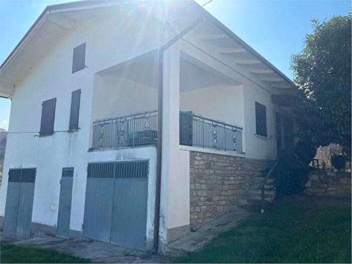 Casa con 6 locali in vendita in Via San Rocco SNC, Serramazzoni