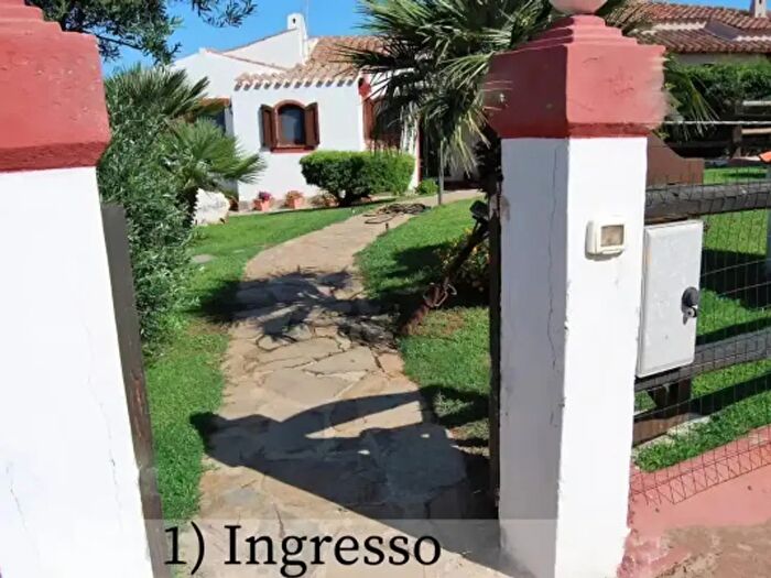 Casa con 6 locali in vendita in Via Limbara, Stintino