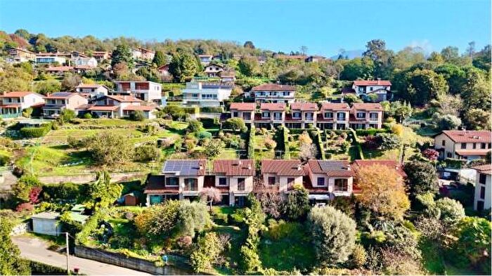 Casa con 5 locali in vendita in Via Moroni, Besozzo