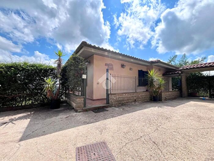 Casa con 6 locali in vendita in Via del Pizzetto, Canale Monterano