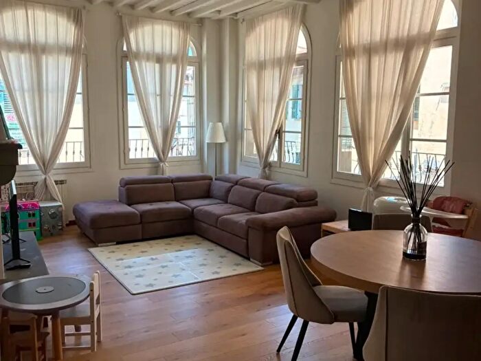 Appartamento con 5 locali in vendita in Via Giuseppe Garibaldi, Prato