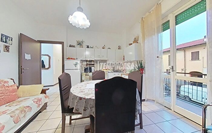 Appartamento bilocale in vendita in Via Umberto Maddalena, Lazzate